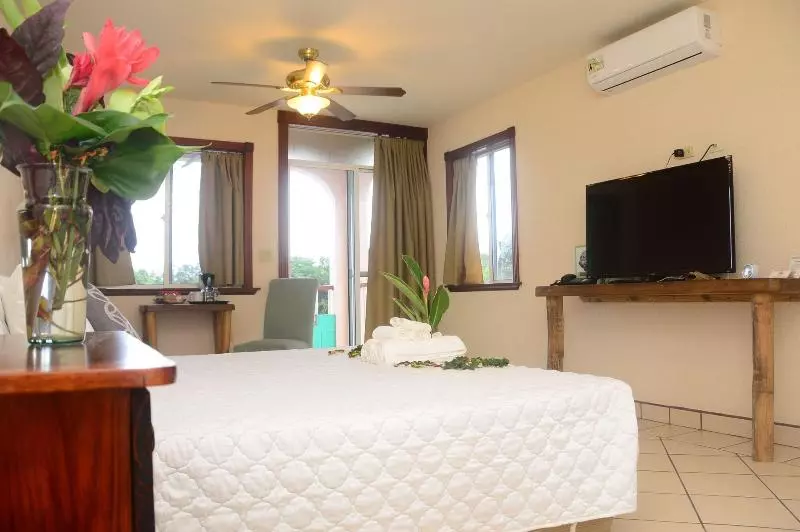 Lamanai Hotel & Marina