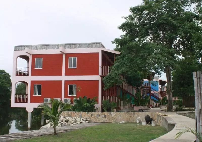 Lamanai Hotel & Marina