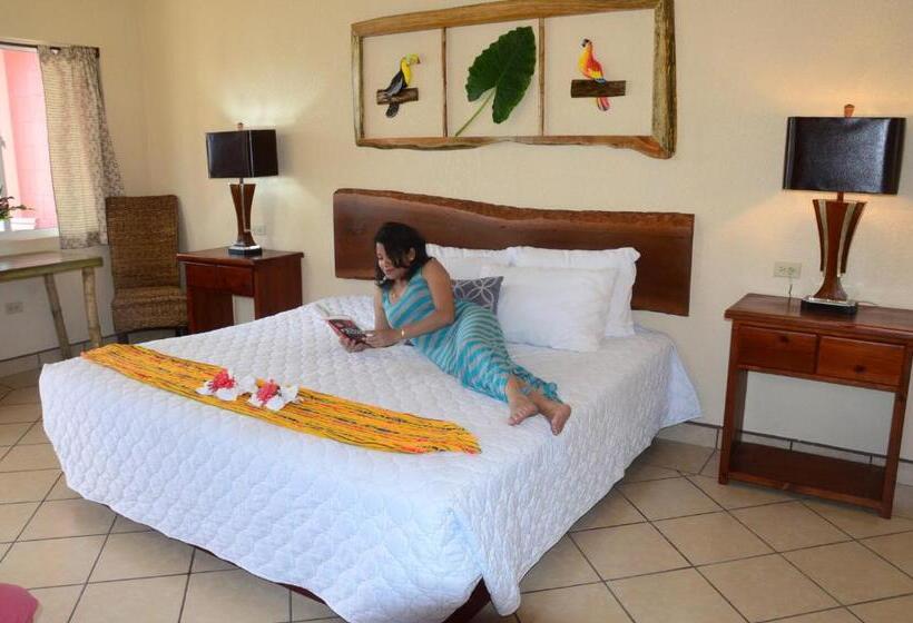 Lamanai Hotel & Marina