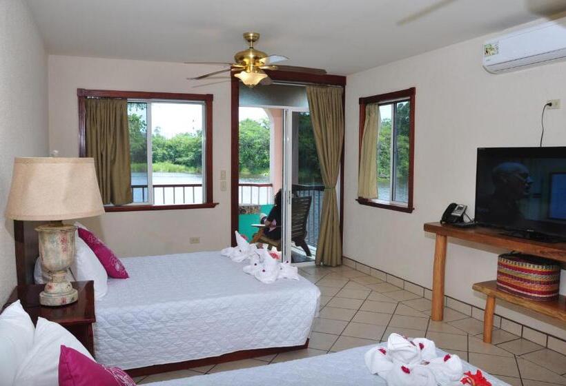 Lamanai Hotel & Marina