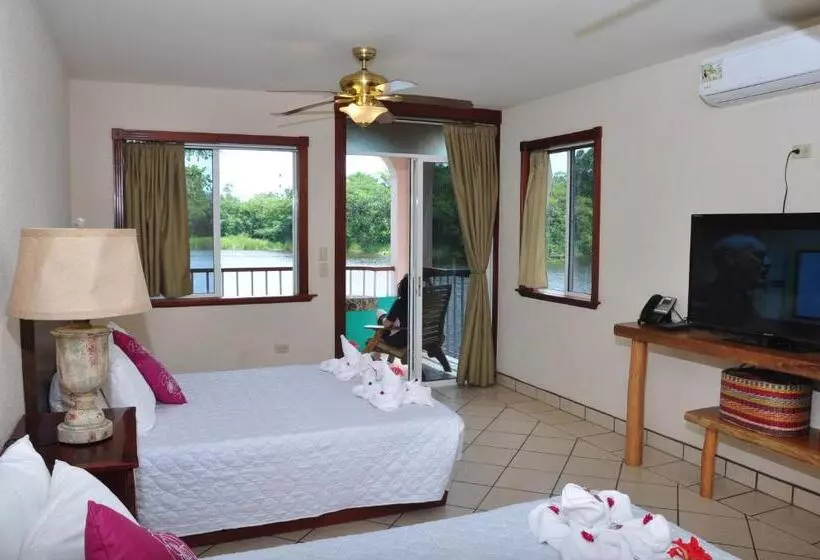 Lamanai Hotel & Marina