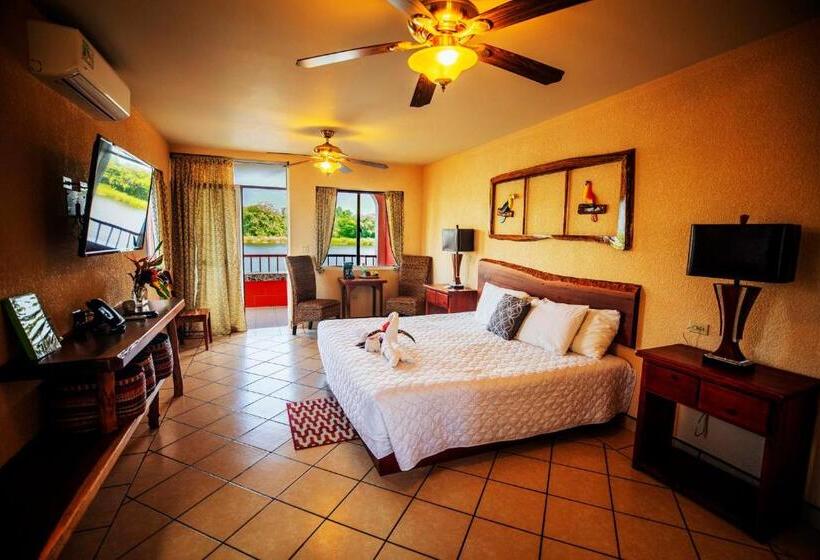 Lamanai Hotel & Marina