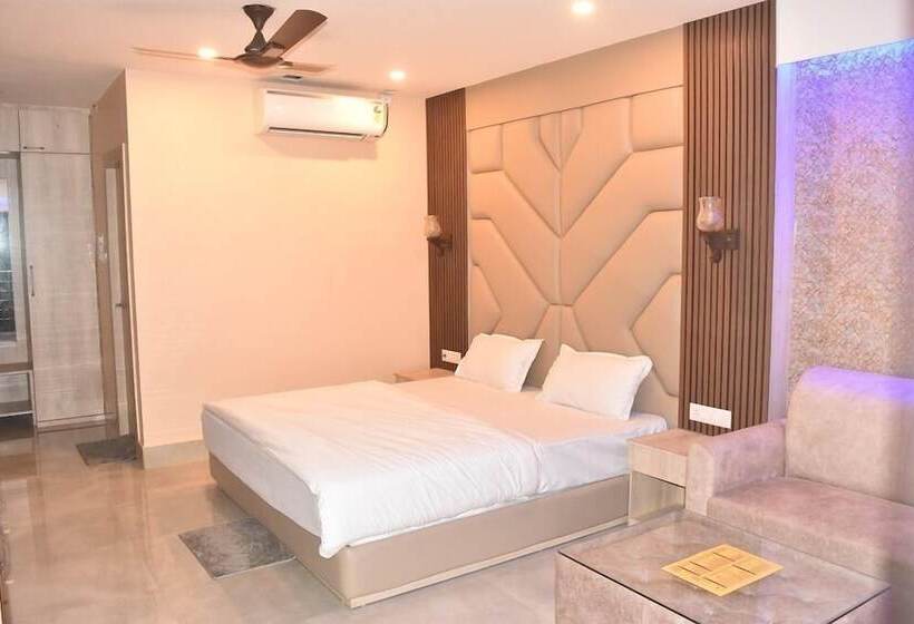 בית מלון כפרי Yashoda International