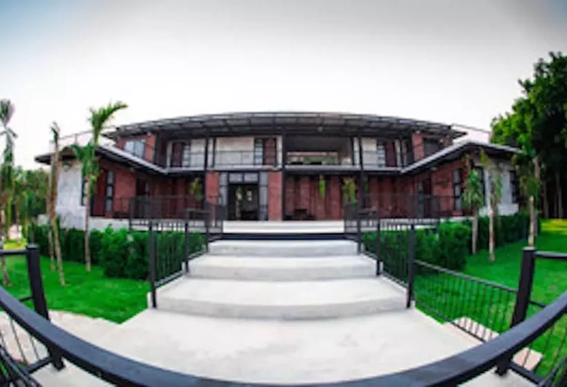 Hotelli Sangkhlakiri Resort