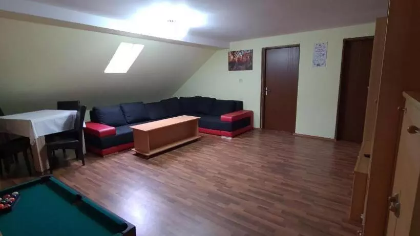 Pensiunea Aurora  Hostel Voineasa