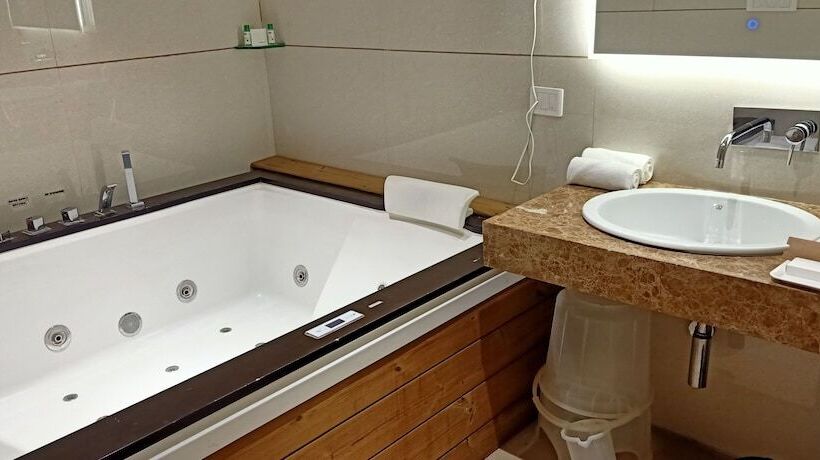 Отель The Arindum