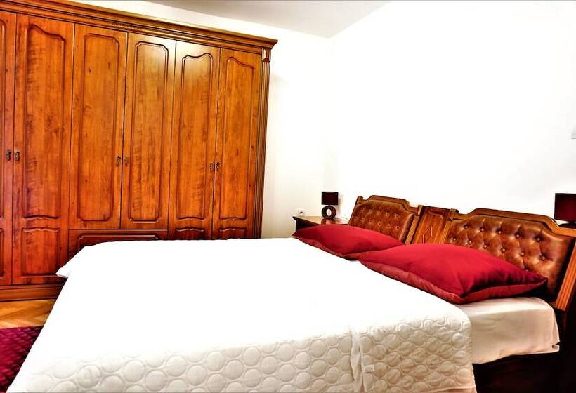 펜션 Apartment And Rooms Milak