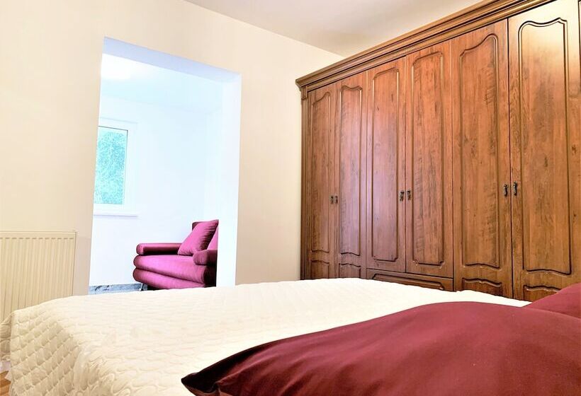 펜션 Apartment And Rooms Milak