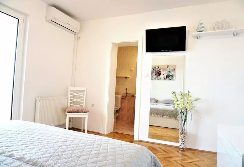 ペンション Apartment And Rooms Milak