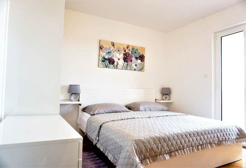 펜션 Apartment And Rooms Milak