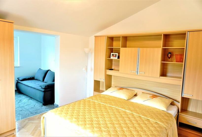 펜션 Apartment And Rooms Milak