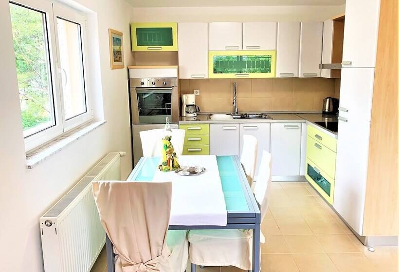 펜션 Apartment And Rooms Milak