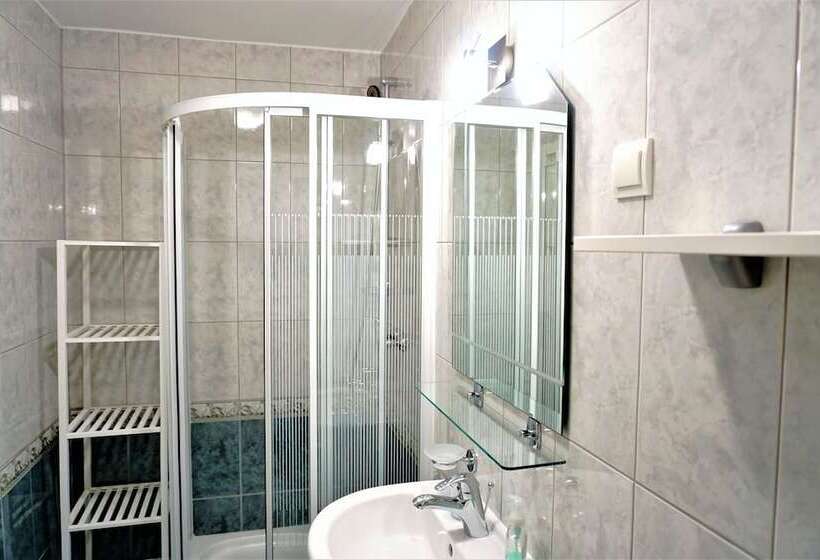 펜션 Apartment And Rooms Milak