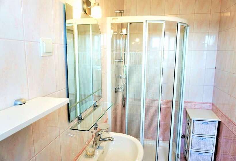 펜션 Apartment And Rooms Milak