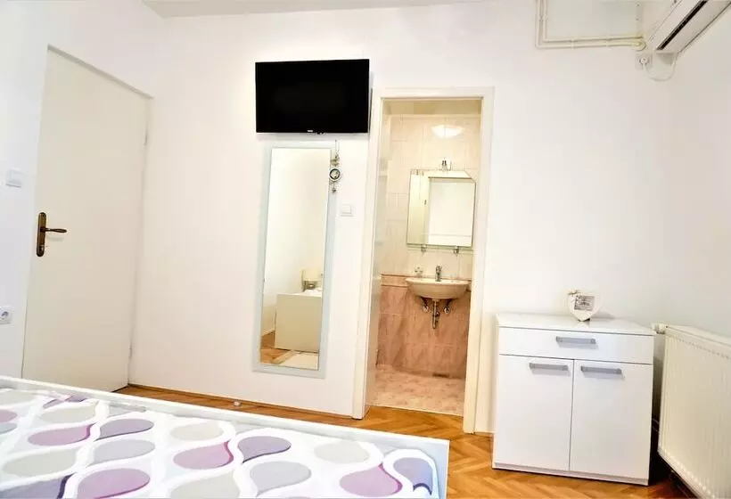 ペンション Apartment And Rooms Milak