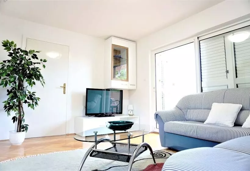 ペンション Apartment And Rooms Milak