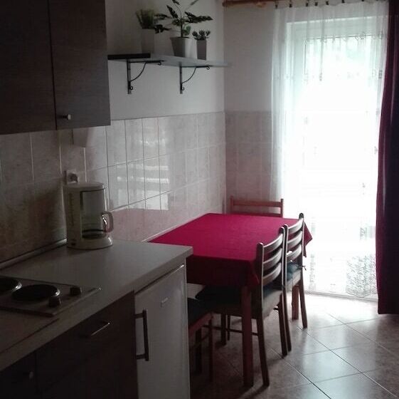 펜션 Apartments Mery