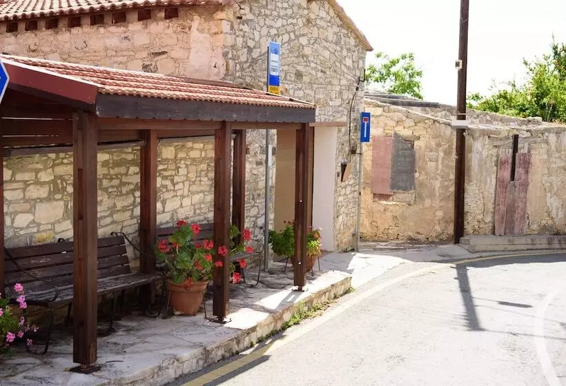 Thyone Uno Bal Cottage