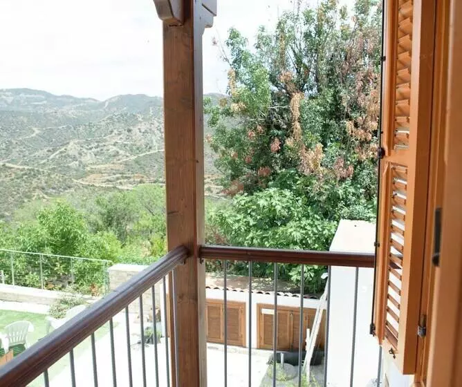 Thyone Uno Bal Cottage