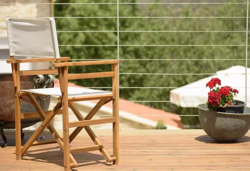 Thyone Uno Bal Cottage