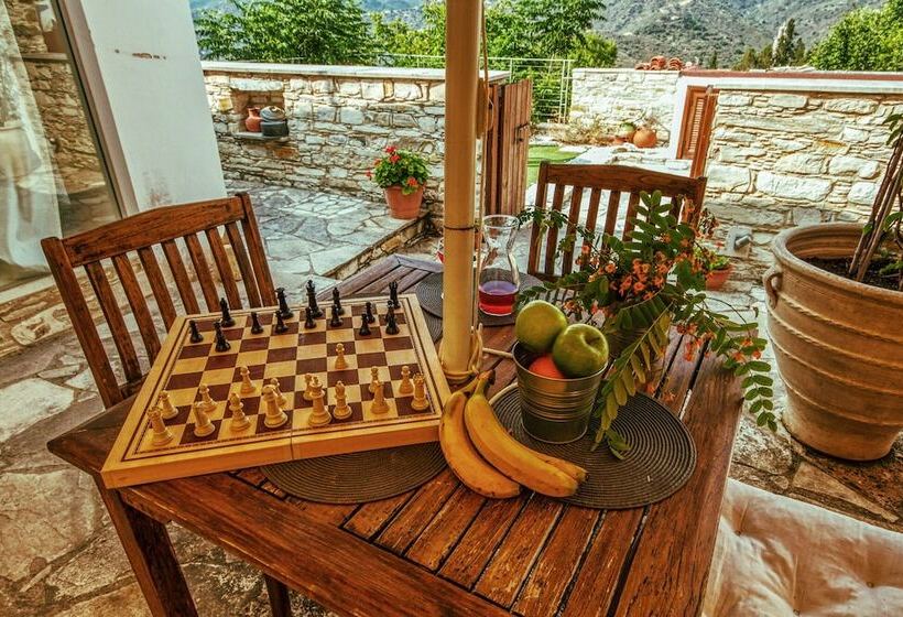 Thyone Uno Bal Cottage