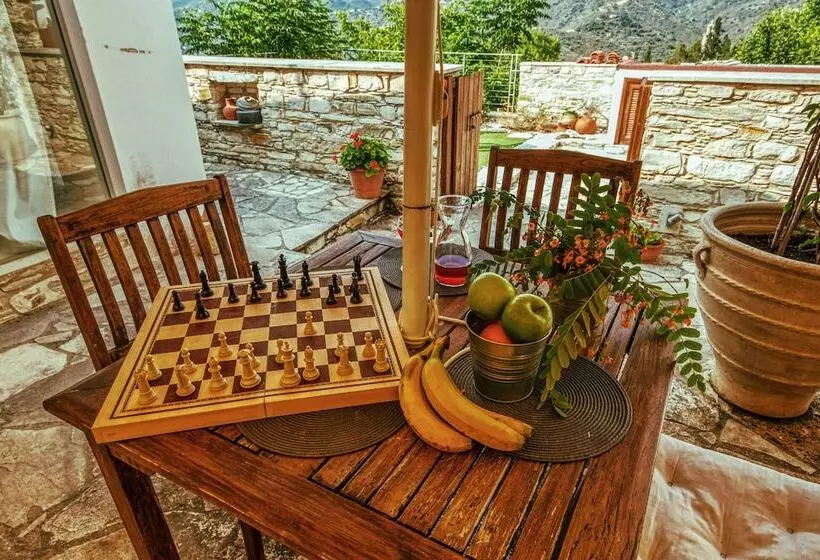 Thyone Uno Bal Cottage