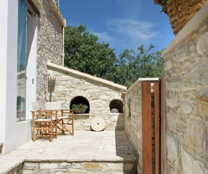 Thyone Uno Bal Cottage