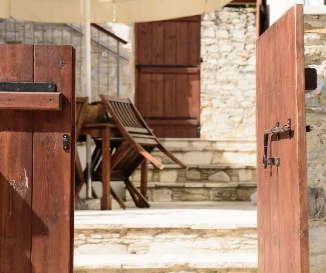 Thyone Uno Bal Cottage