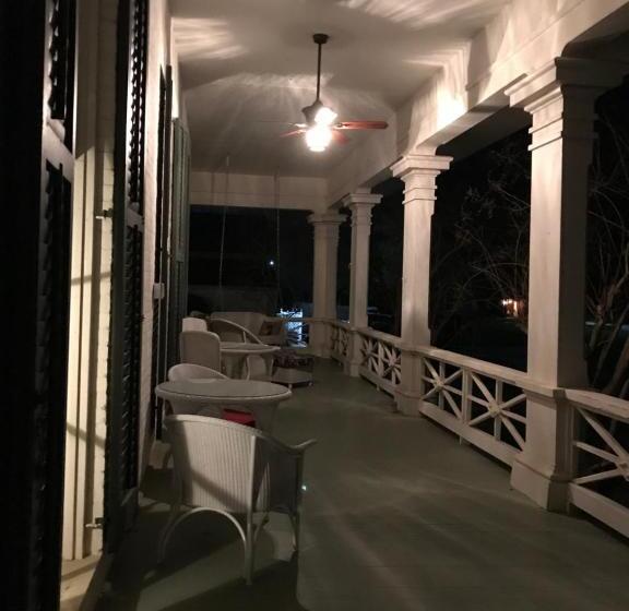 住宿加早餐 Canemount Plantation Inn