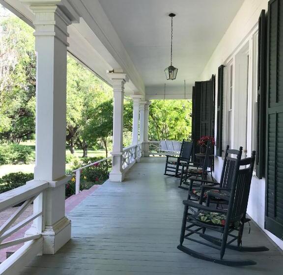 住宿加早餐 Canemount Plantation Inn