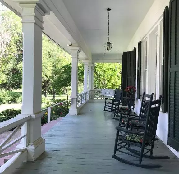 Aamiaismajoitus (B&B) Canemount Plantation Inn