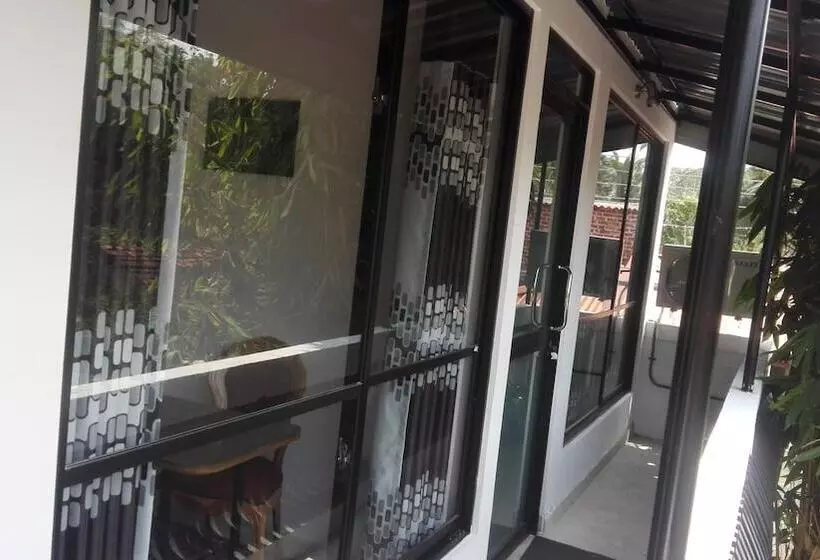 ペンション Mango Roots