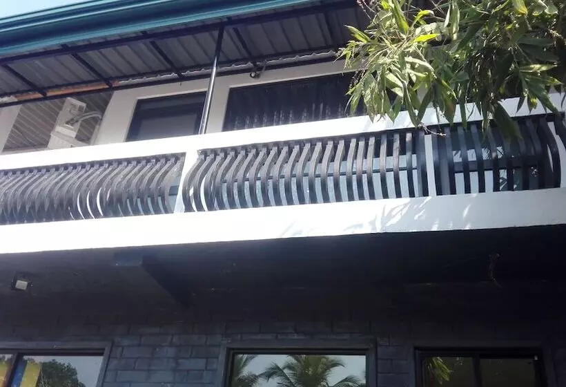 ペンション Mango Roots