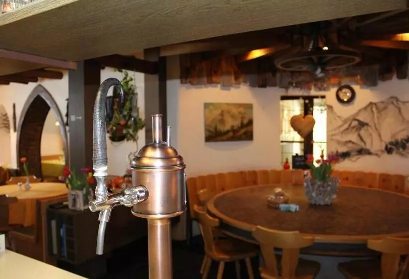 ユースホステル Landhuus Frauenkirch