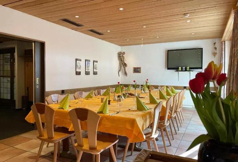 ユースホステル Landhuus Frauenkirch