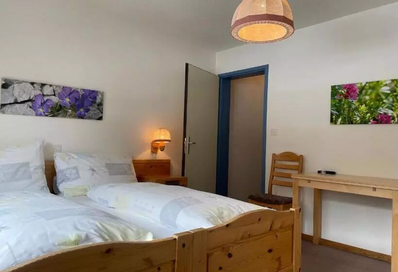 ユースホステル Landhuus Frauenkirch