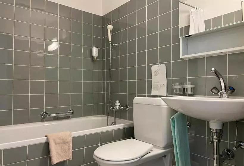 ユースホステル Landhuus Frauenkirch