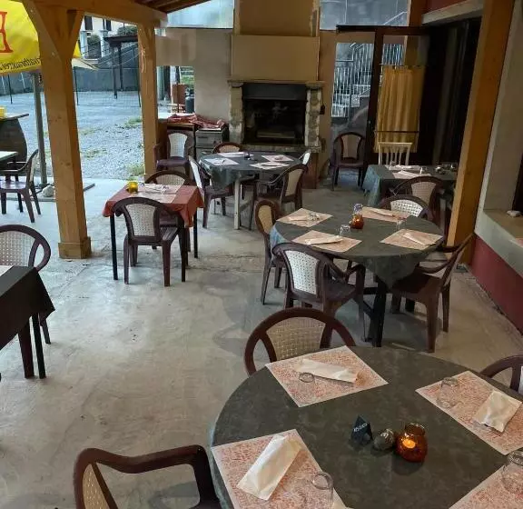 Hotelli Albergo Alla Posta