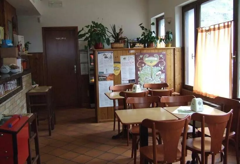 Hotelli Albergo Alla Posta