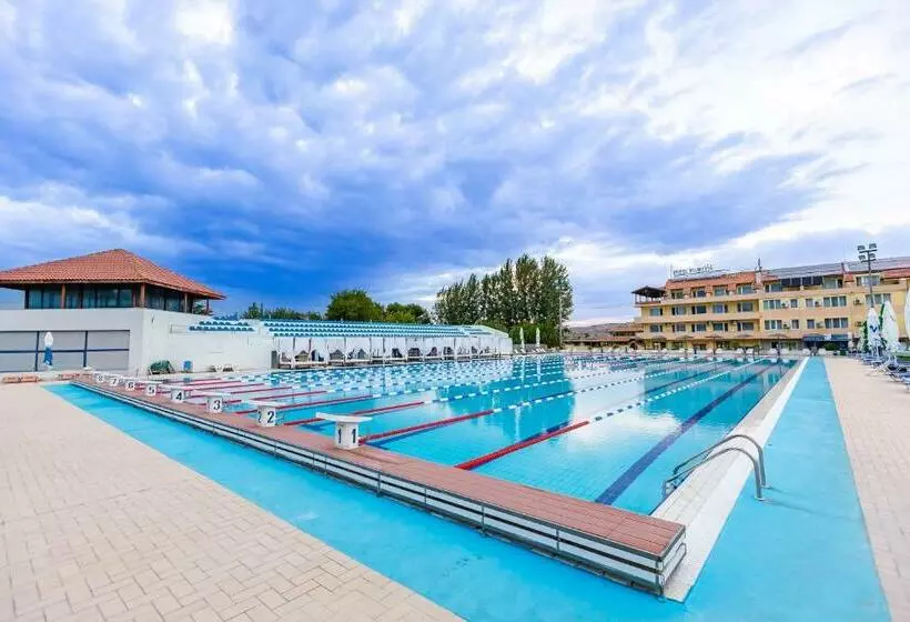 Hotelli Komitite Complex