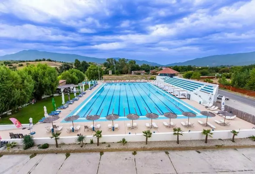 Hotelli Komitite Complex