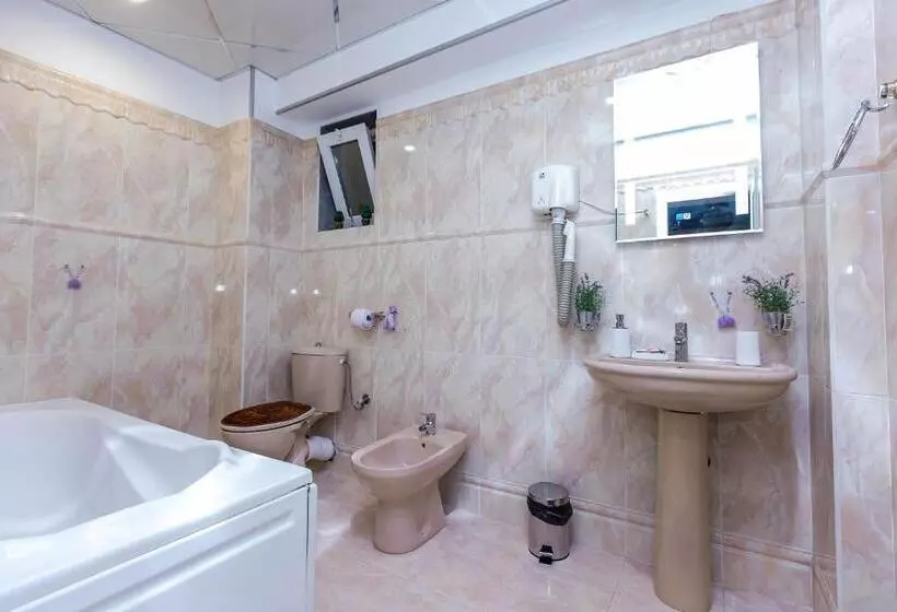 Hotelli Komitite Complex