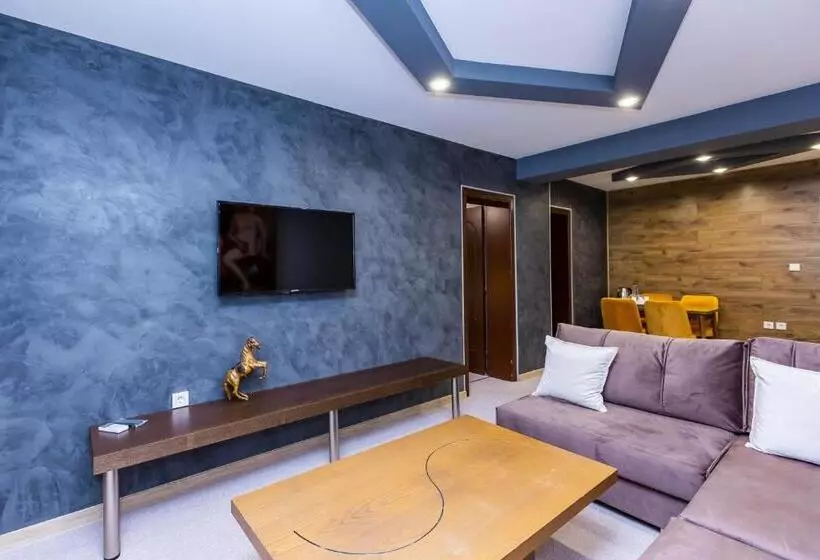 Hotelli Komitite Complex