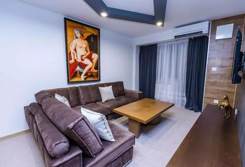 Hotelli Komitite Complex