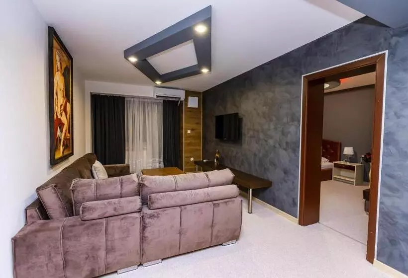 Hotelli Komitite Complex