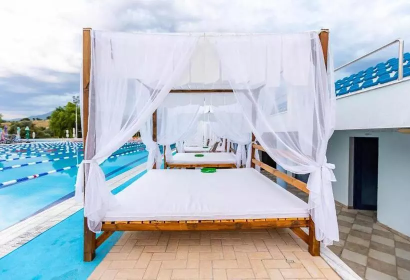 Hotelli Komitite Complex