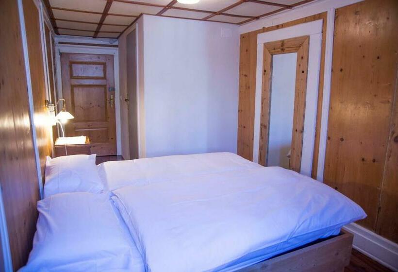 Hotelli Vittoria   Ca  De La Montagna