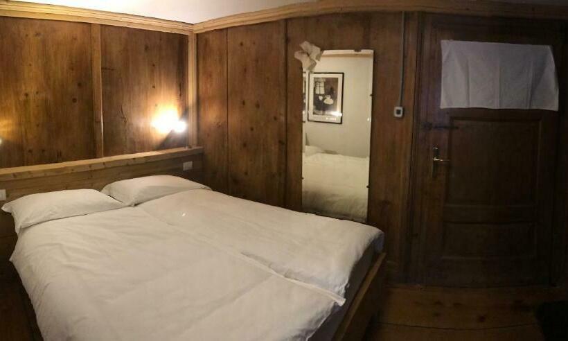 Hotelli Vittoria   Ca  De La Montagna