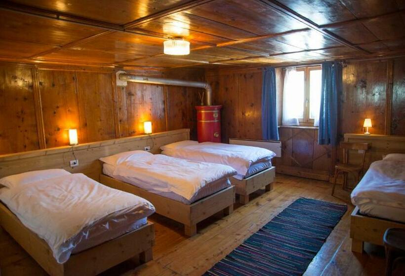 Hotelli Vittoria   Ca  De La Montagna