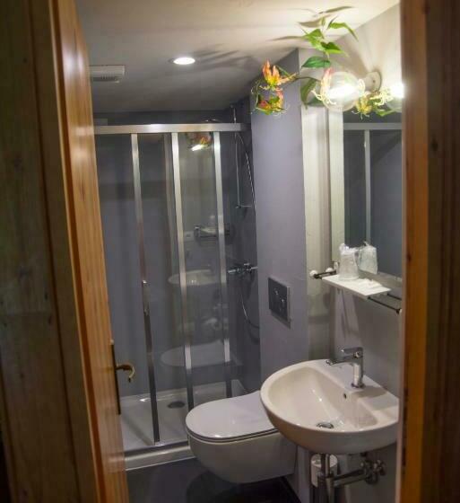 Hotelli Vittoria   Ca  De La Montagna